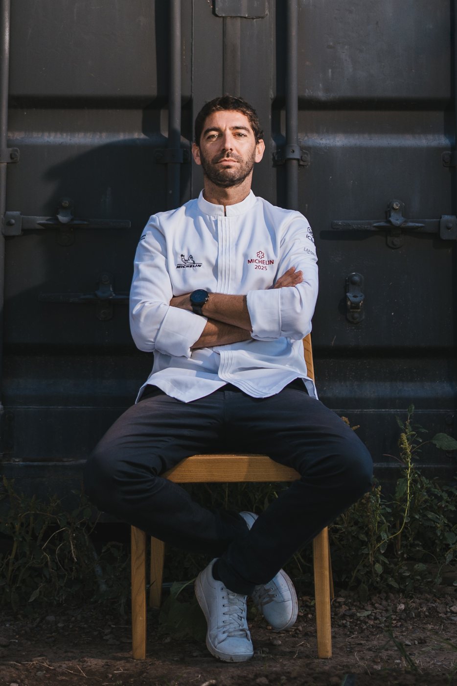 Juan Ventureyra, chef ejecutivo de LAMA BISTRÓ, con chaqueta Michelin 2025